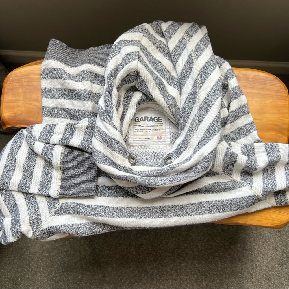 Garage Striped White and Gray Knit - Picture 4 of 6